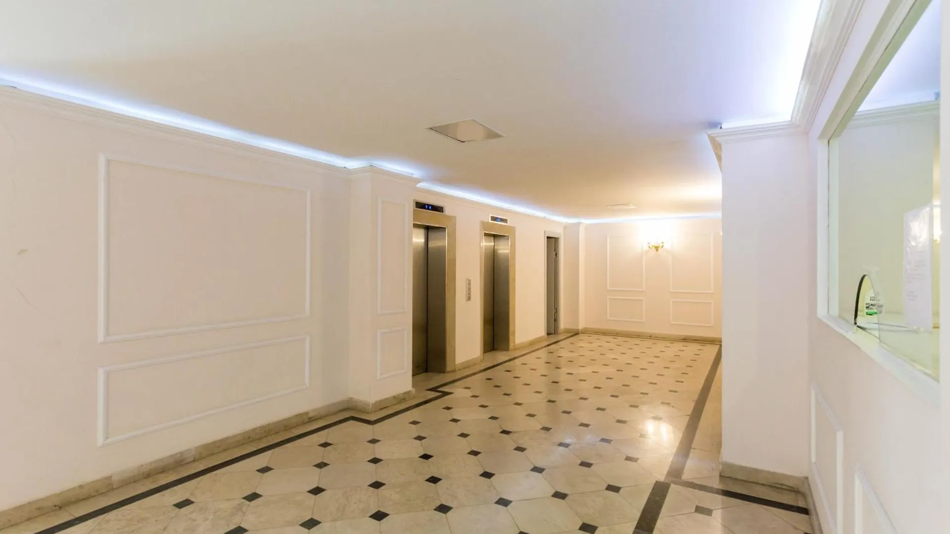 Centerpoint Suite Tbilisi 0*,  Georgien